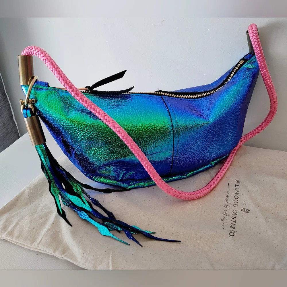 ~~Wildwood💙OysterCo. Sling Bag~~ - Picture 5 of 8